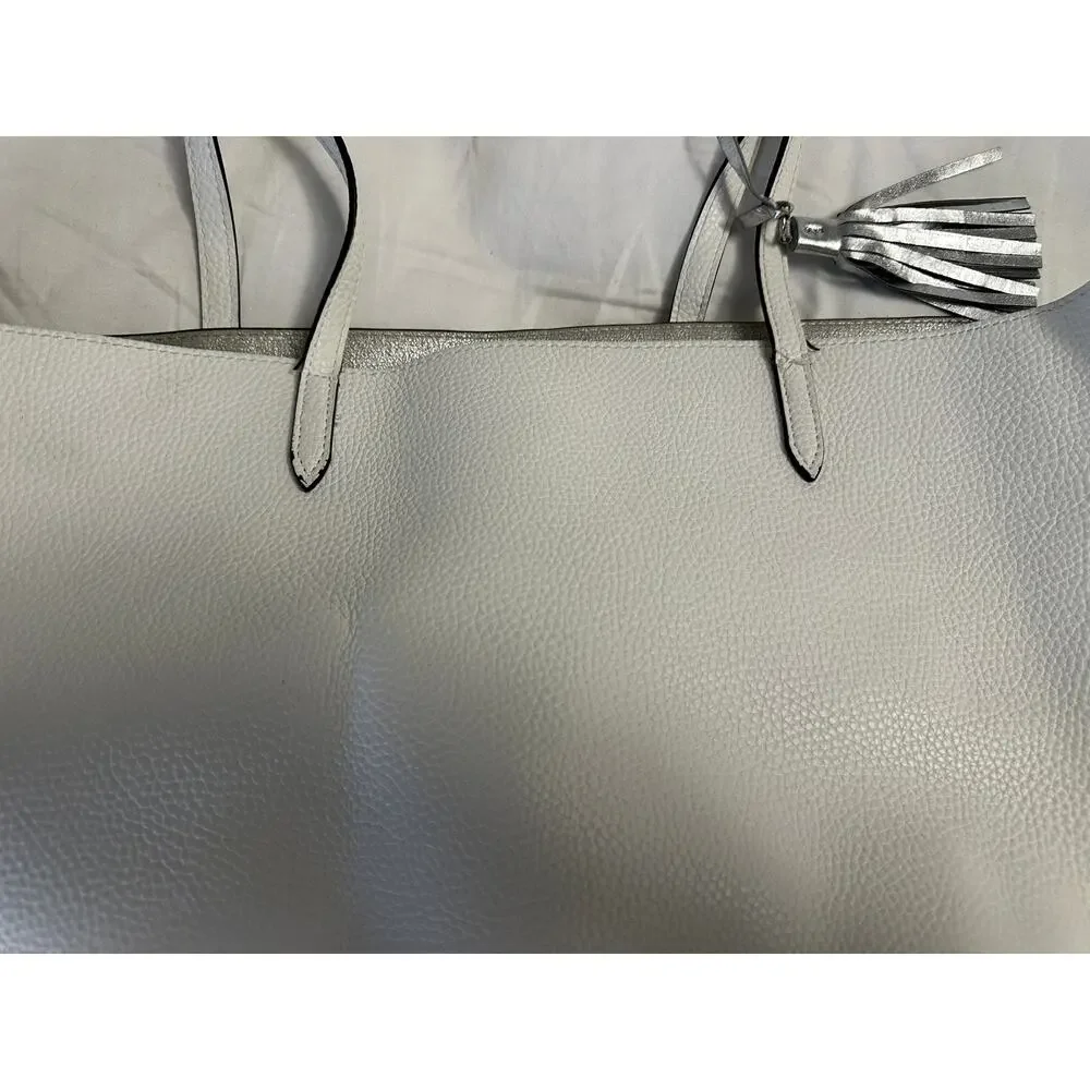 Victoria's Secret Laser-Cut logo Tote Bag in White Faux Leather - Picture 6 of 10
